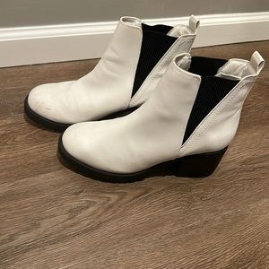 MIA Jody Chelsea booties size 9